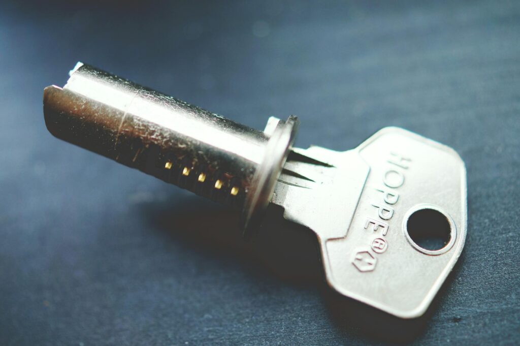 Locksmith broken key — SOS Mobile Locksmith serving Utah 24/7